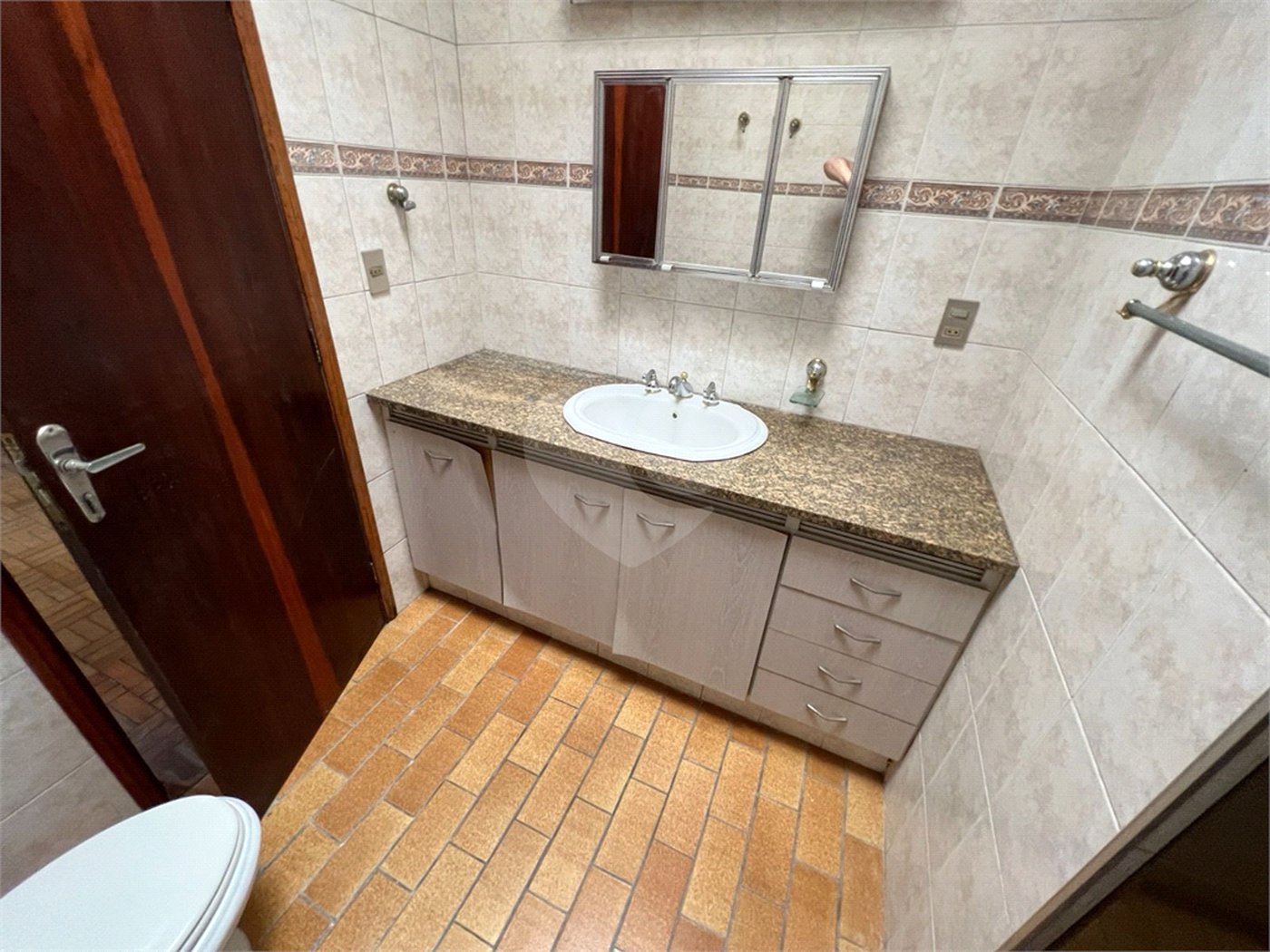 Casa à venda com 3 quartos, sendo 1 suíte, em Vila Vianelo, Jundiaí, SP