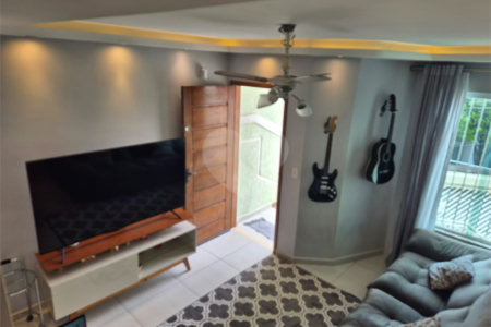 Sobrado à venda com 2 quartos, sendo 1 suíte, em Vila Nivi, São Paulo, SP