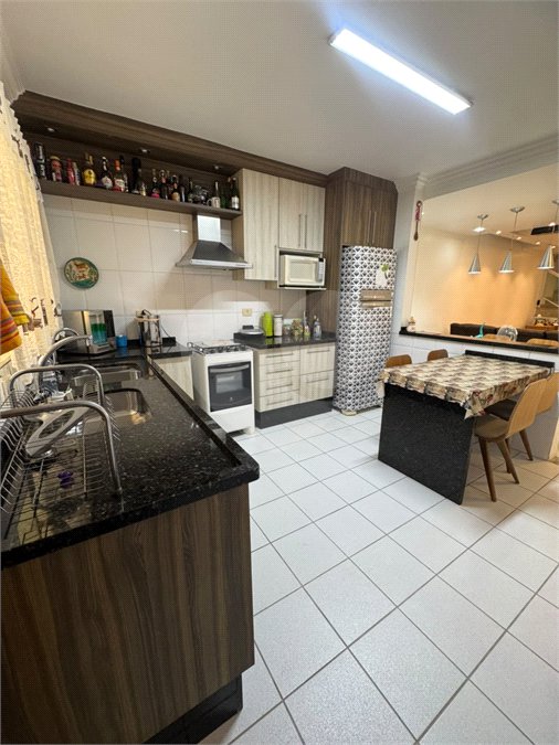 Sobrado à venda com 3 quartos, sendo 1 suíte, em Jardim Popular, São Paulo, SP