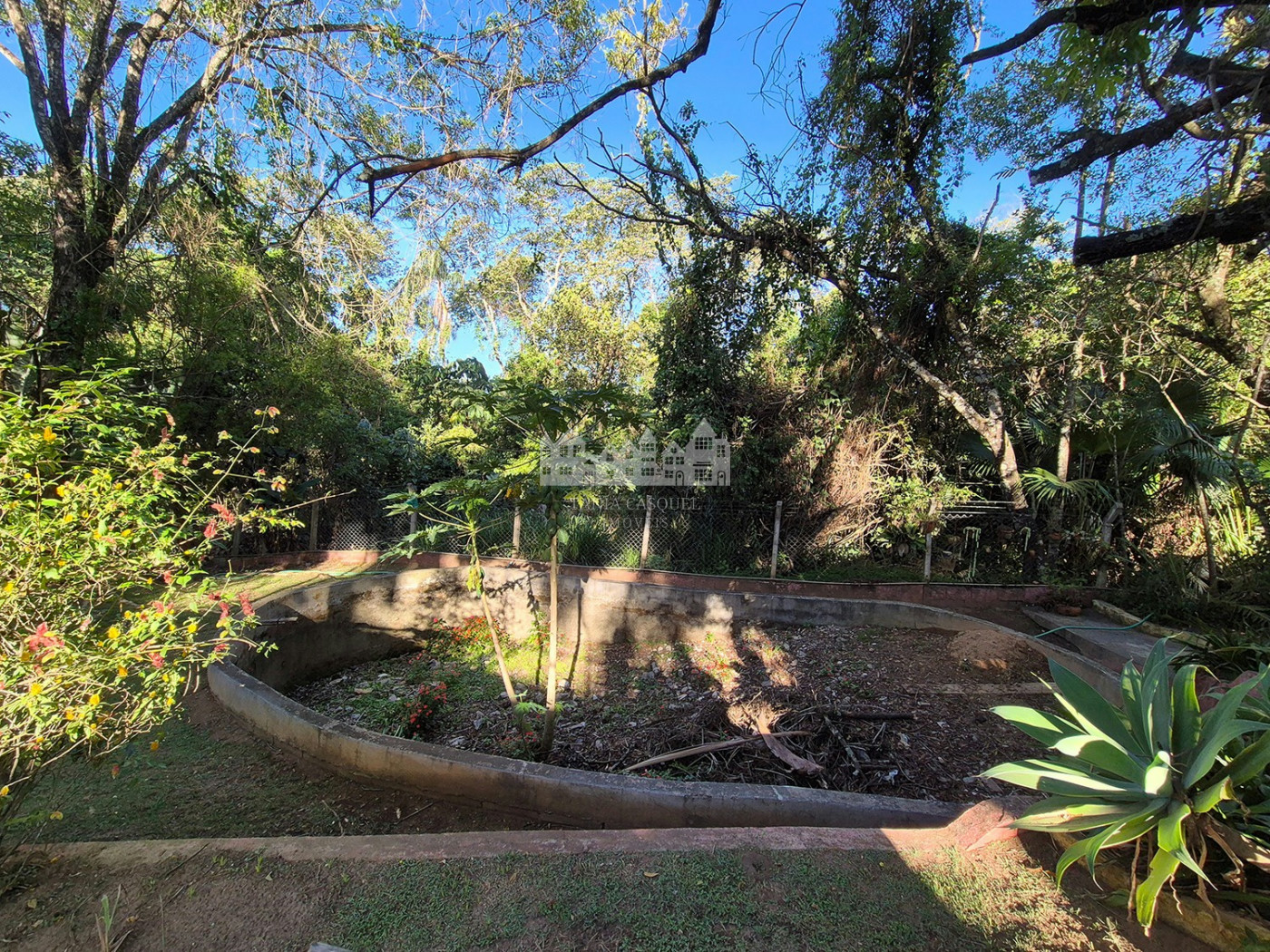 Casa Pé na Água em Atibaia com Acesso à Represa e Mais de 3.000 m² de Natureza