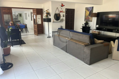 Cobertura de 300 m² com vista panorâmica para o mar