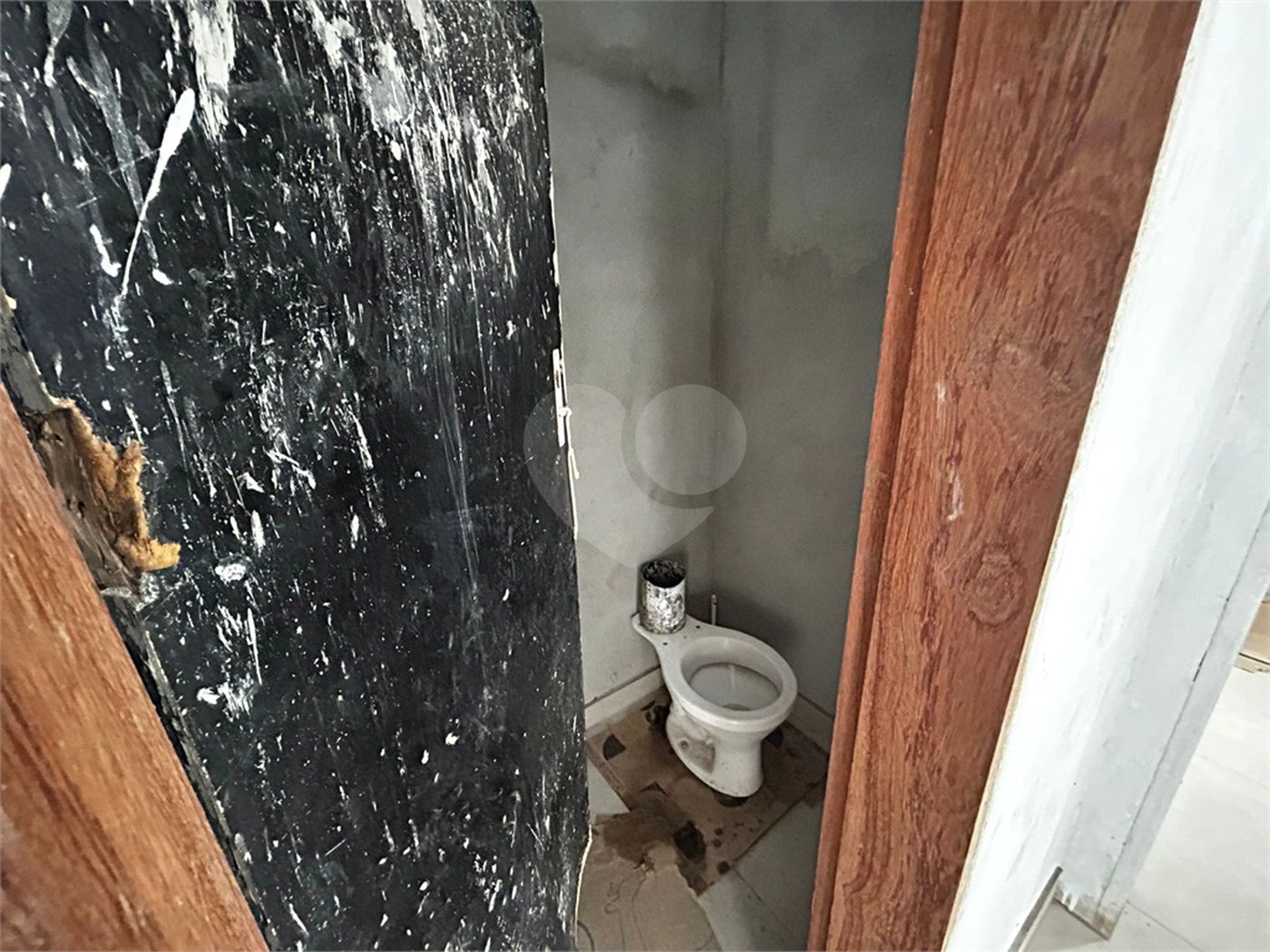 Casa à venda com 3 quartos, sendo 1 suíte,  no condomínio Lago dos Ipês, Itapetininga - SP