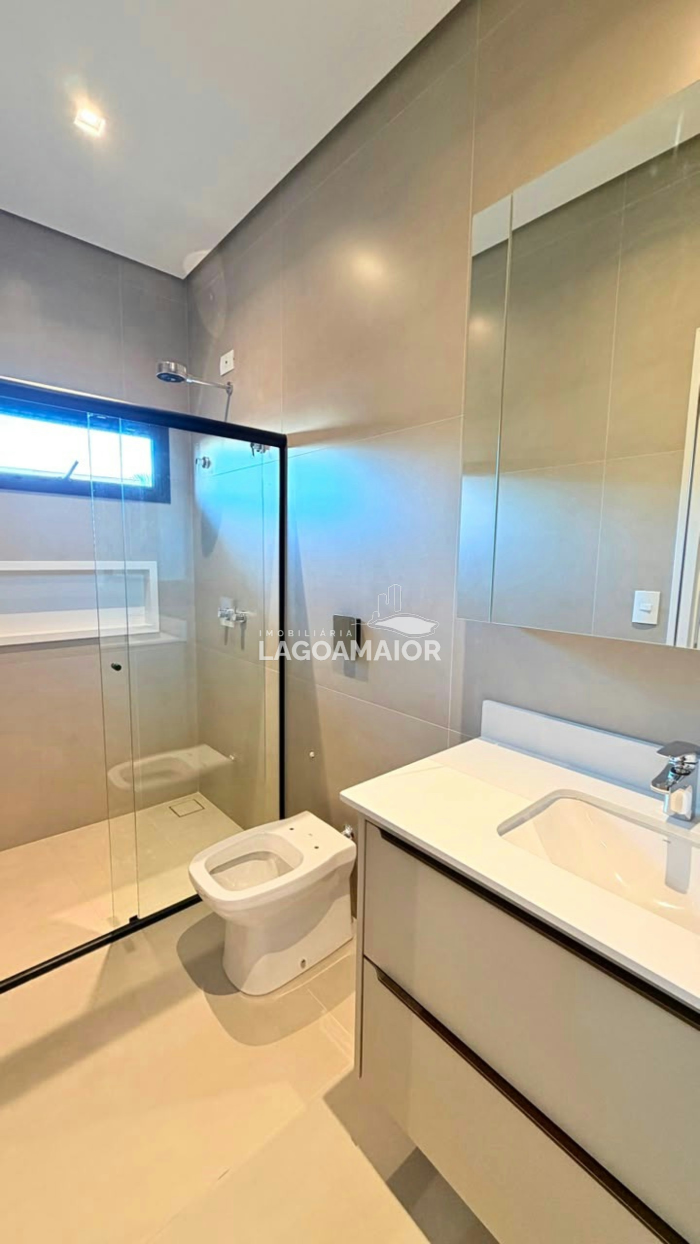 Casa à venda com 3 quartos, sendo 3 suítes, no condomínio Villa Dumont, Três Lagoas - MS