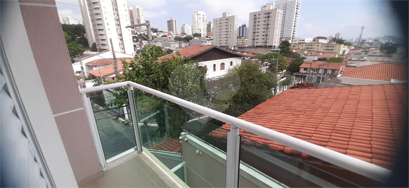 Casa à venda com 3 quartos, sendo 2 suítes, no condomínio Mário Araújo, São Paulo - SP