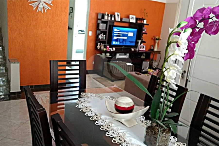 Casa à venda com 3 quartos, sendo 1 suíte, no condomínio Residencial Água Fria, São Paulo - SP