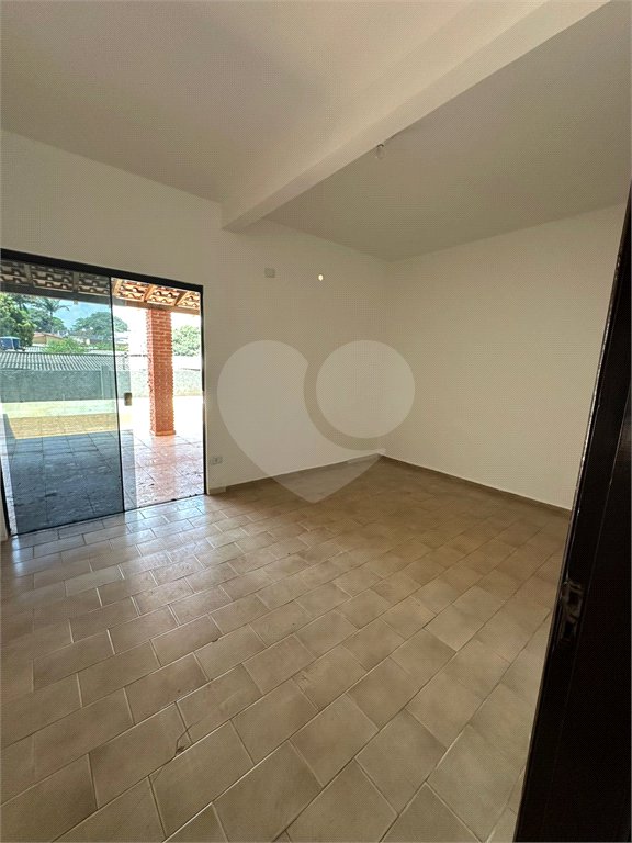 Sobrado à venda ou para alugar com 4 quartos, sendo 2 suítes, em Vila Lacíria, Ponta Porã, MS