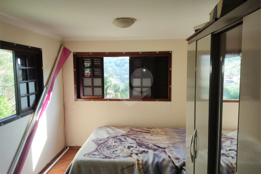 Casa à venda com 5 quartos, sendo 2 suítes, no condomínio Cinco Lagos Portaria II, Mairiporã - SP