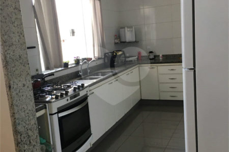 Sobrado à venda com 3 suítes em Vila Nivi, São Paulo, SP