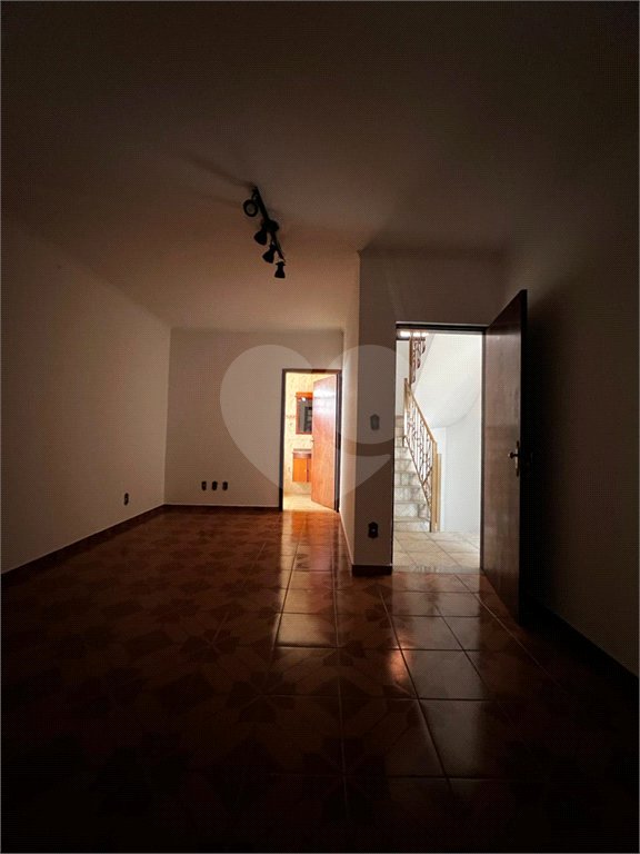 Sobrado à venda com 6 quartos, sendo 4 suítes,  em Vila Oliveira, Mogi das Cruzes, SP