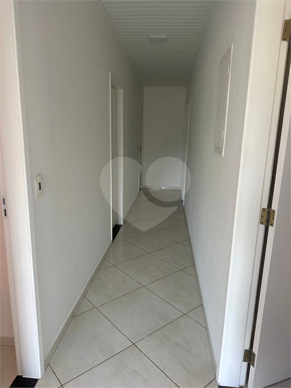 Casa à venda com 4 quartos, sendo 1 suíte,  no condomínio Jardim das Acácias, Cotia - SP