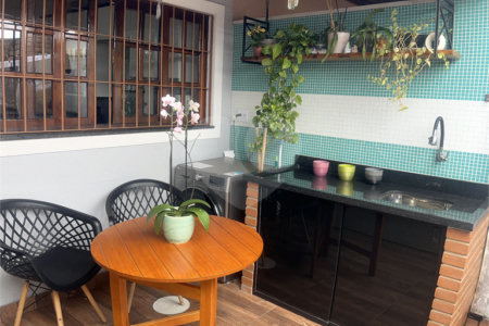 Sobrado à venda com 3 quartos, sendo 1 suíte,  em Vila Marari, São Paulo, SP