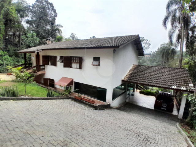 Casa Térrea à venda com 5 quartos, sendo 2 suítes,  em Roseira, Mairiporã, SP