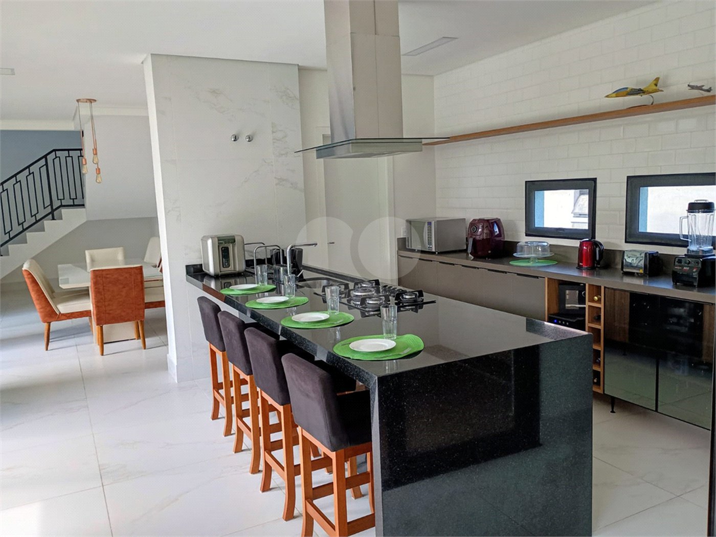 Casa à venda ou para alugar com 4 suítes no Centro, Jambeiro, SP