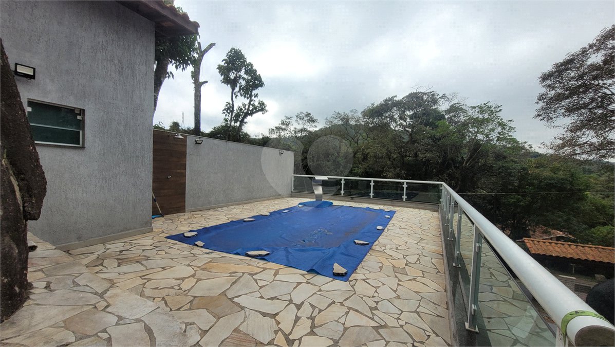 Casa à venda com 4 quartos, sendo 1 suíte, no condomínio Parque Suiça, Caieiras - SP