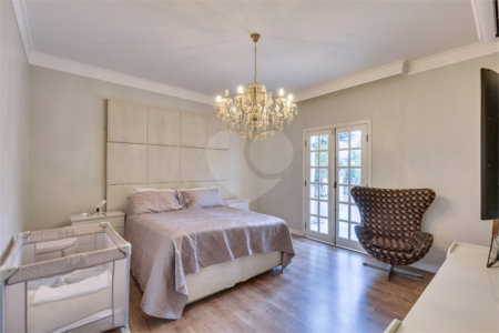 Casa à venda com 5 quartos, sendo 3 suítes, em Alto da Boa Vista, São Paulo, SP