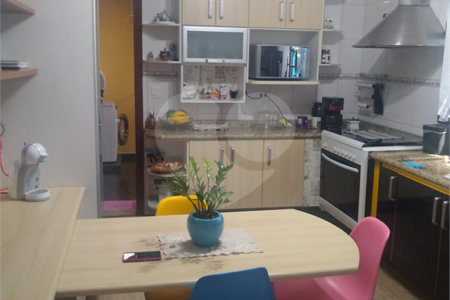 Sobrado à venda com 3 quartos, sendo 1 suíte,  em Vila do Castelo, São Paulo, SP