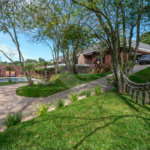 Casa à venda com 4 suítes no condomínio Vale da Santa Fé, Vinhedo - SP