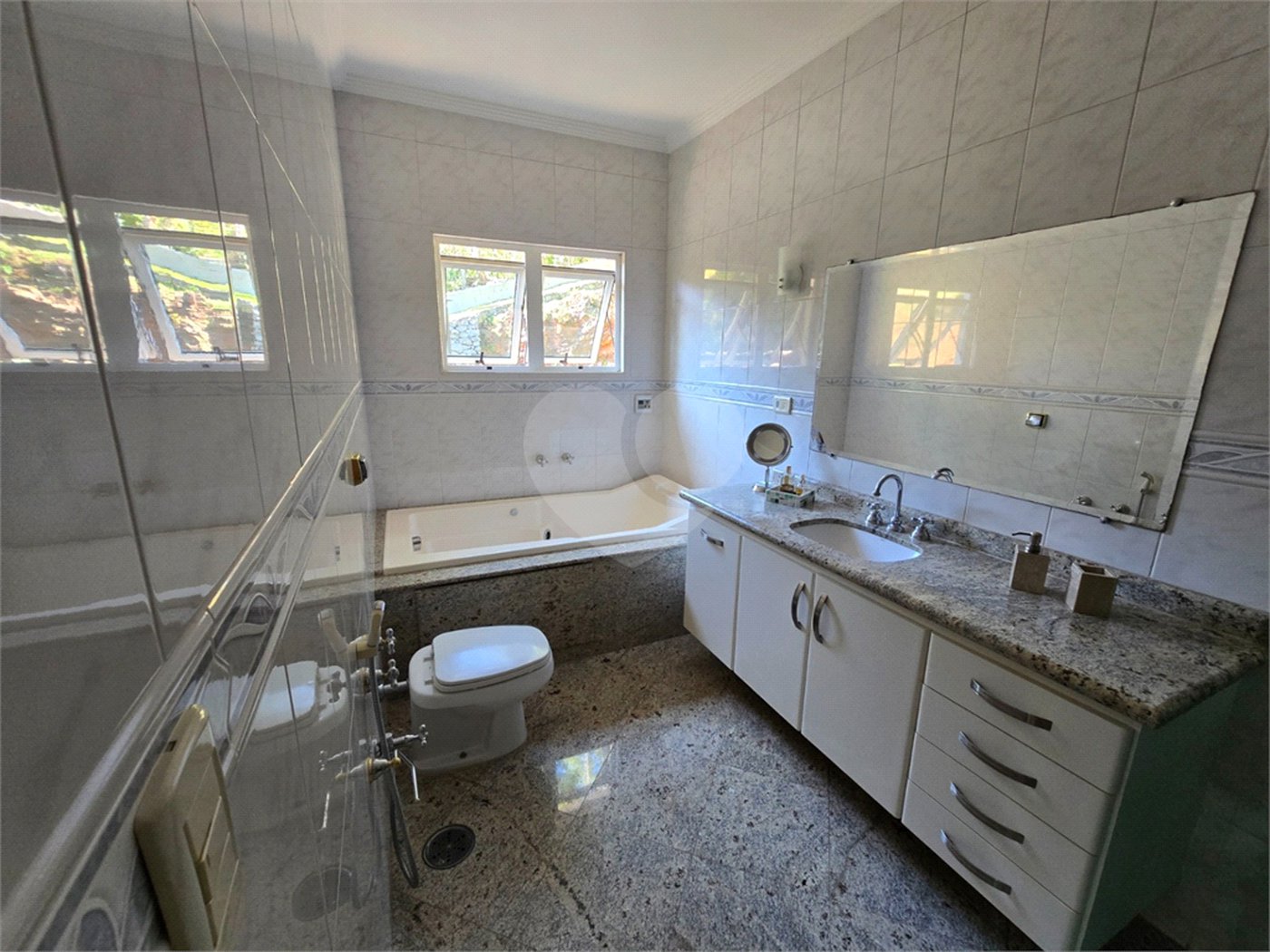 Casa à venda com 4 suítes no condomínio Associação Reserva das Hortênsias, Mairiporã - SP