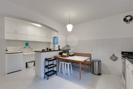 Casa à venda com 4 quartos, sendo 1 suíte, em Alto da Boa Vista, São Paulo, SP