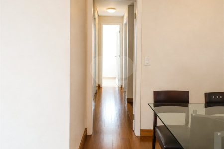 Apartamento à venda com 3 quartos, sendo 1 suíte, em Jardim das Acácias, São Paulo, SP