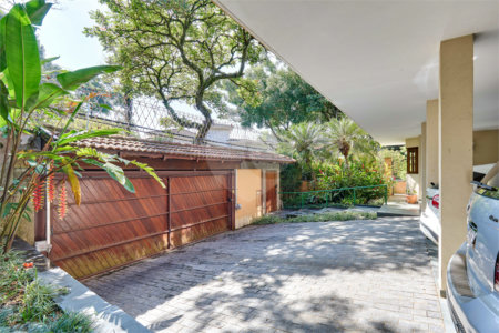 Casa à venda com 4 quartos, sendo 2 suítes, em Jardim Cordeiro, São Paulo, SP