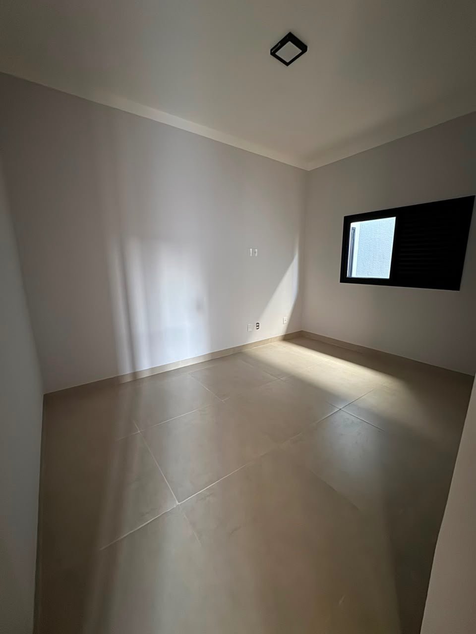 Casa à venda com 3 quartos, sendo 1 suíte,  em Residencial Costa Leste, Três Lagoas, MS