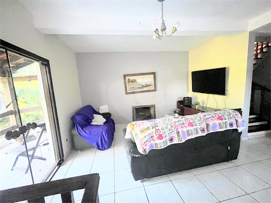 Casa à venda com 3 quartos, sendo 1 suíte, no condomínio Iara Branca, Mairiporã - SP