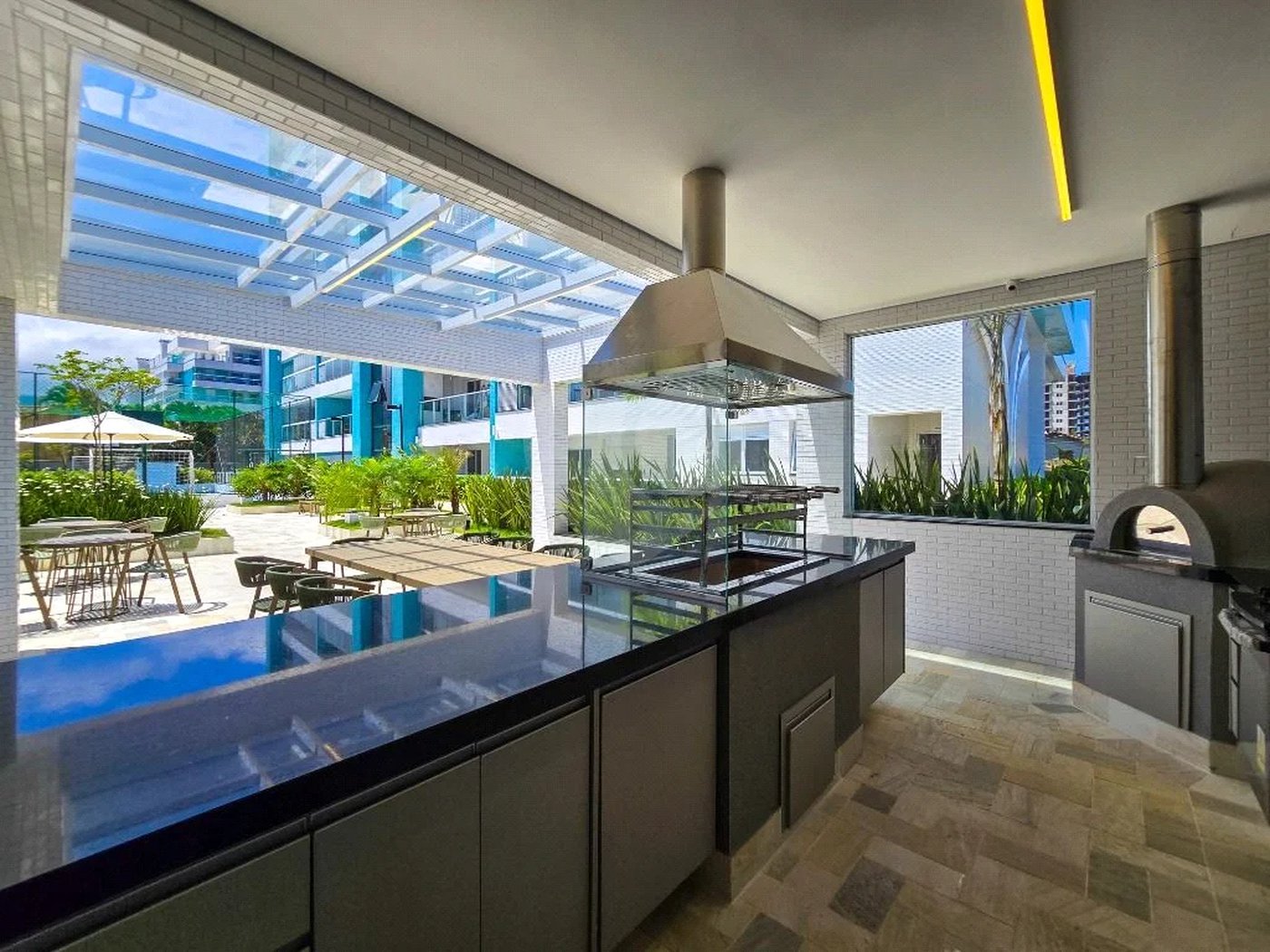 Apartamento à venda com 3 quartos, sendo 1 suíte,  em Maitinga, Bertioga, SP
