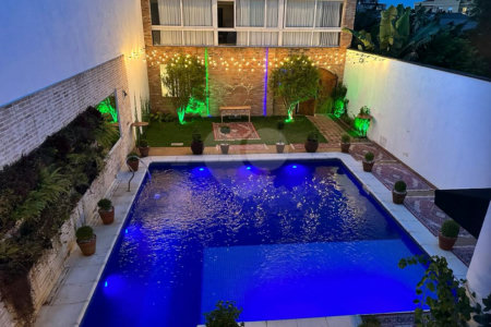 Sobrado à venda ou para alugar com 4 suítes em Vila Bertioga, São Paulo, SP