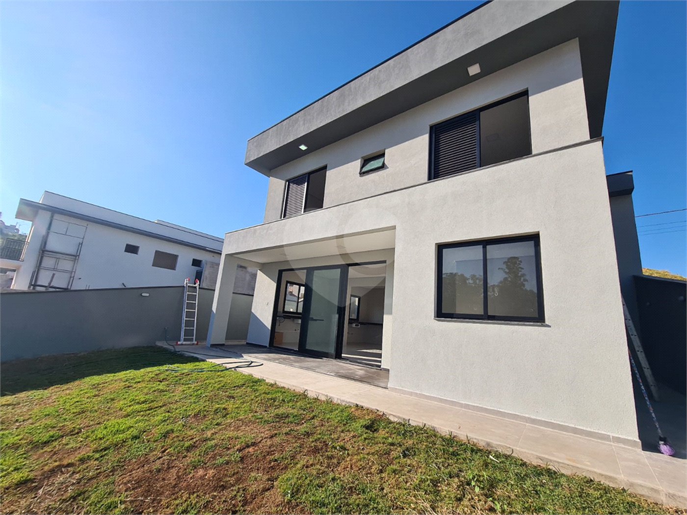 Casa à venda com 3 suítes no condomínio Reserva dos Jatobás, Louveira - SP