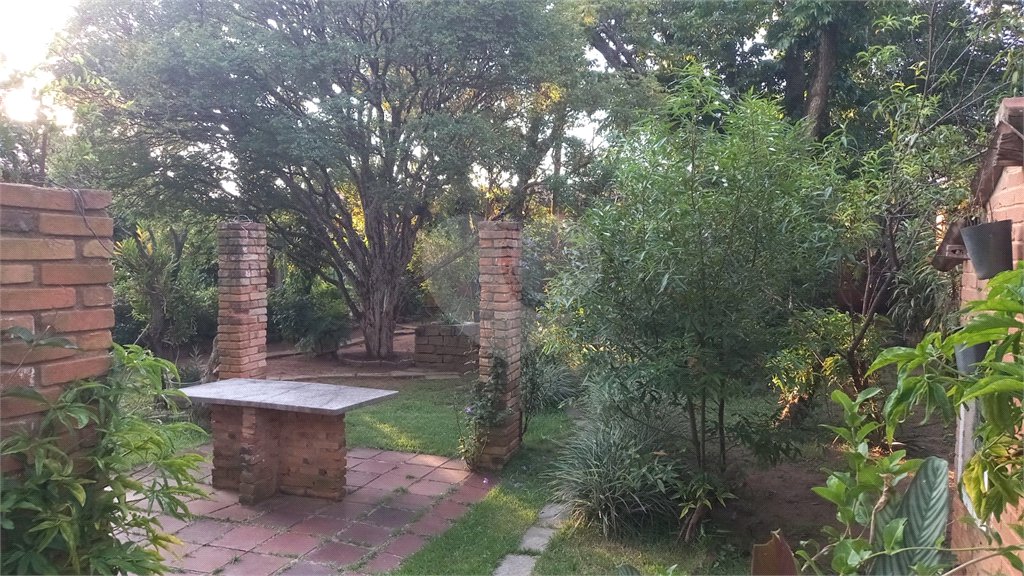 Casa à venda ou para alugar com 4 quartos, sendo 1 suíte, no Centro, Vinhedo, SP