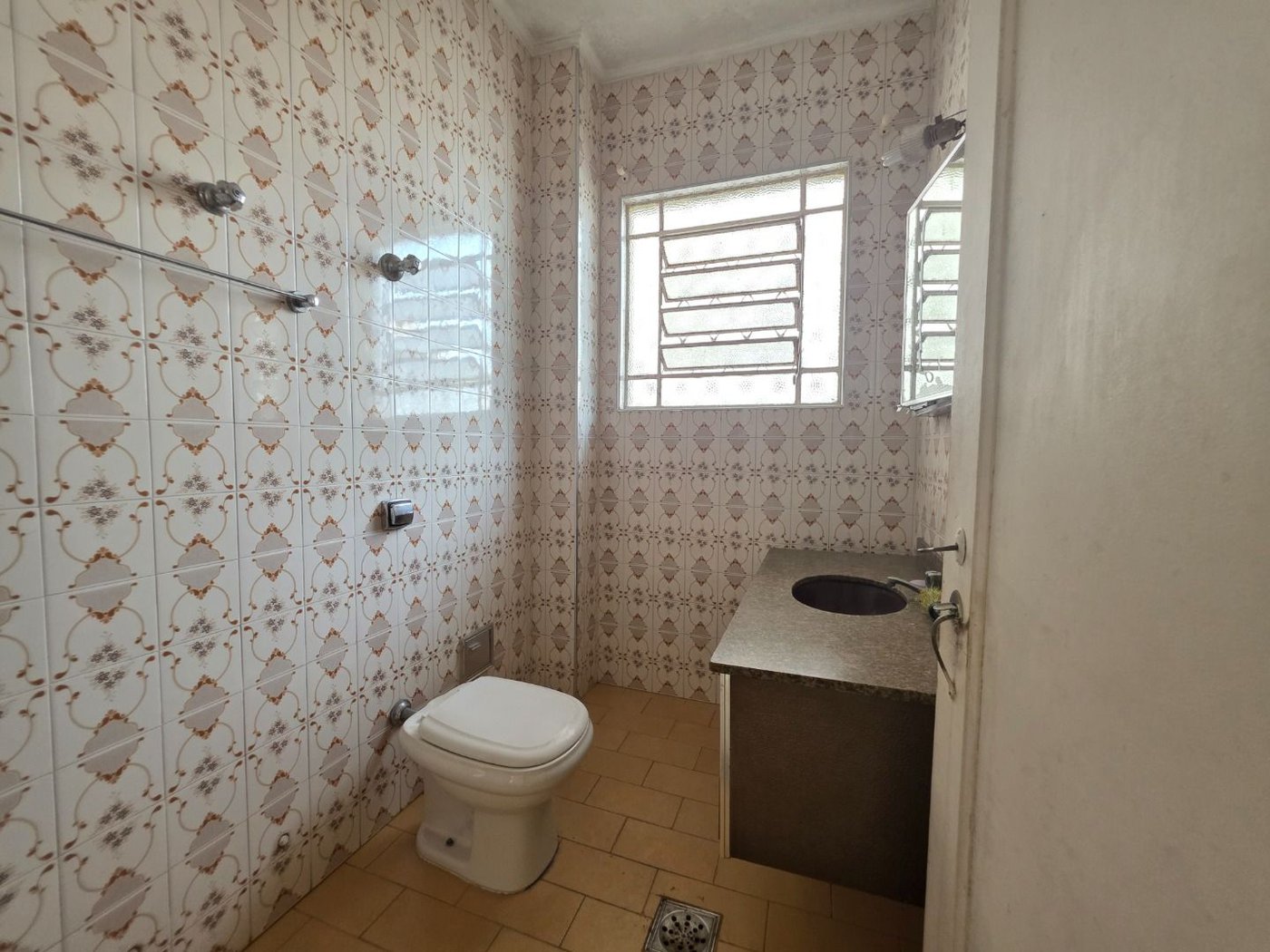 Sobrado com 3 dormitórios à venda, 129 m² por R$ 638.000,00 - Encruzilhada - Santos/SP