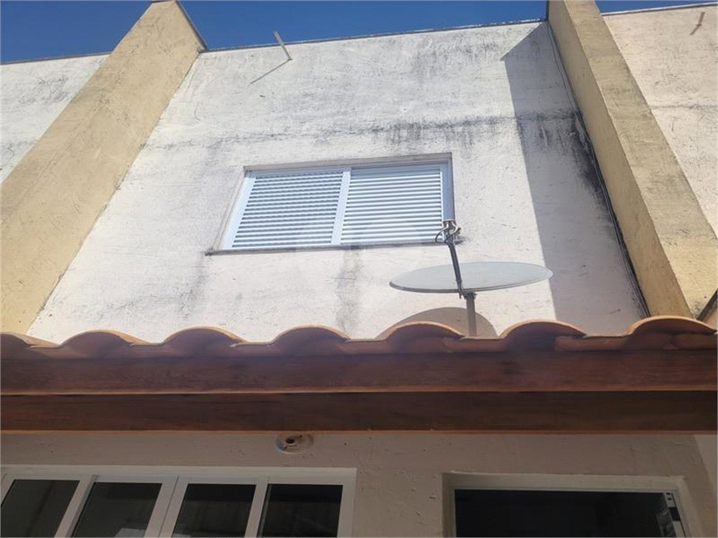 Indaiatuba - Sobrado para venda e Locação - Jardim Nely em Indaiatuba - R$ 425.000,00 - aceita parte em permuta - Bairro tranquilo com fácil acesso a rodovias, Shopping Polo Parque Mall - Assai, Polo shopping - Com duas suítes sendo uma com sacada, , lavabo. área de serviço , 2 vagas, portão ele