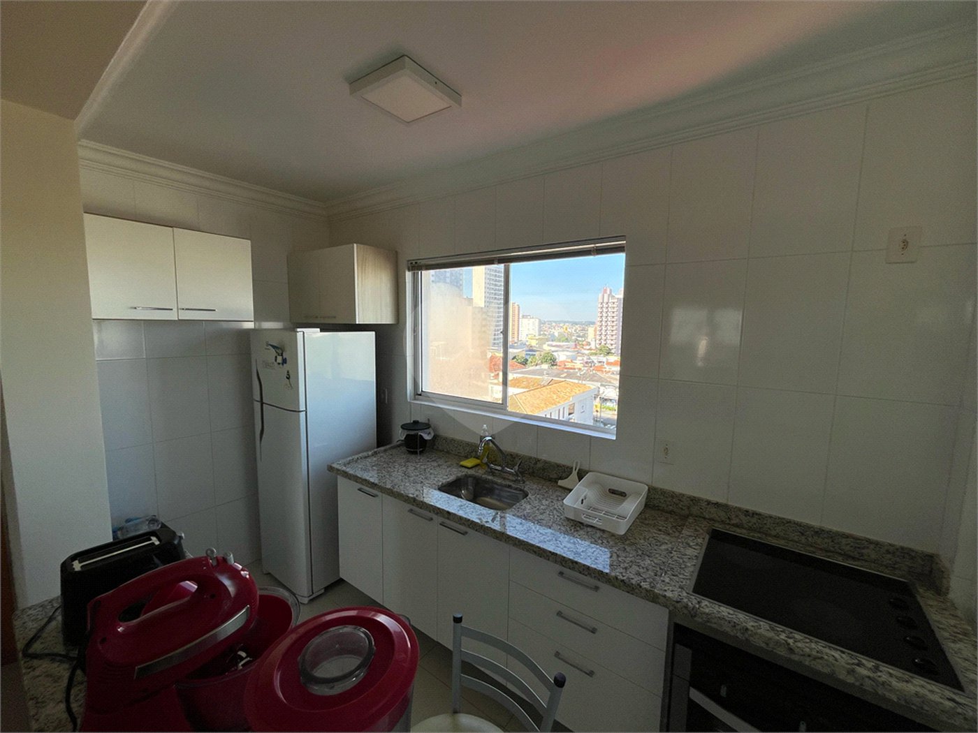 Apartamento mobiliado com 2 dormitórios sendo 1 suíte