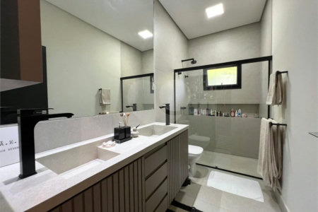 Casa dos Sonhos em Condomínio São Francisco, 3 Suítes, Piscina com Spa e Energia Fotovoltaica