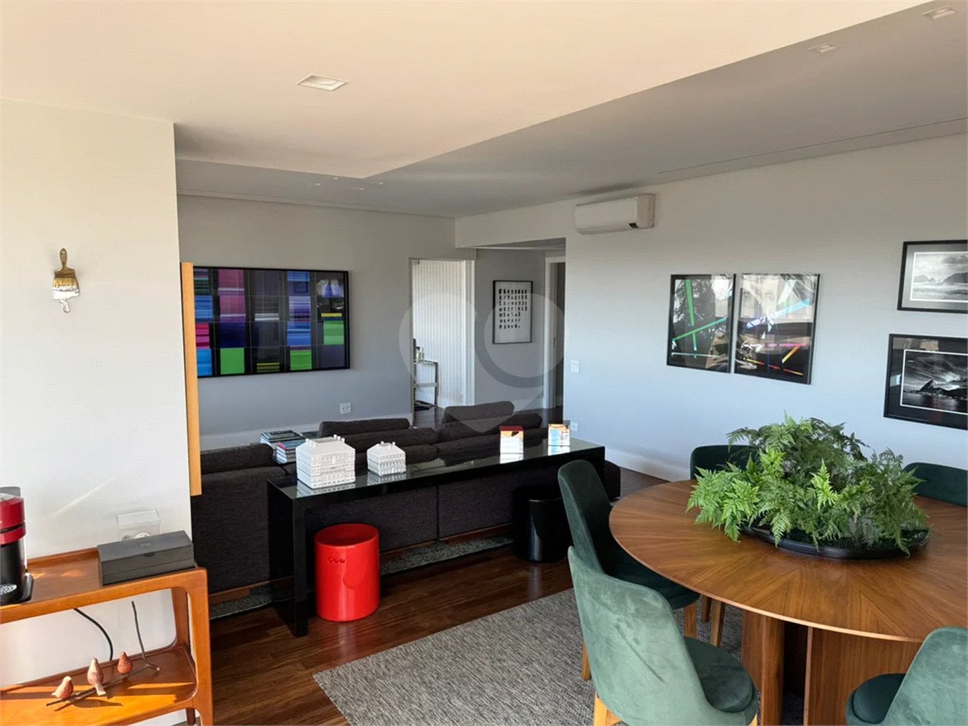 Apartamento 193m² locação no Paraíso, 3 suites, escritório, varanda, reformado, mobiliado, 4 vagas
