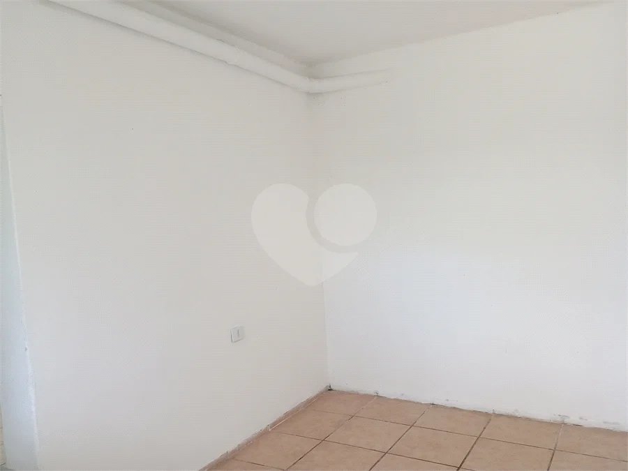 Casa de 1 dormitório com quintal e jardim na Vila Ipojuca!
