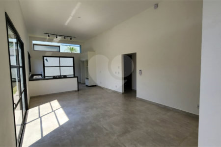 Casa para alugar com 3 quartos, sendo 1 suíte, no condomínio Chácaras Brasil, Atibaia - SP