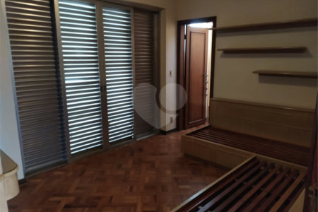 Casa à venda com 4 quartos, sendo 2 suítes, em Jardim das Vertentes, São Paulo, SP
