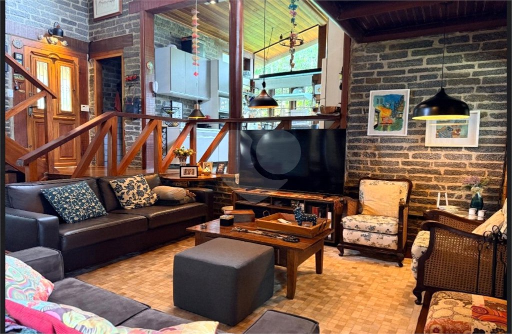 Casa à venda com 4 suítes em Vila Natal, Campos do Jordão, SP