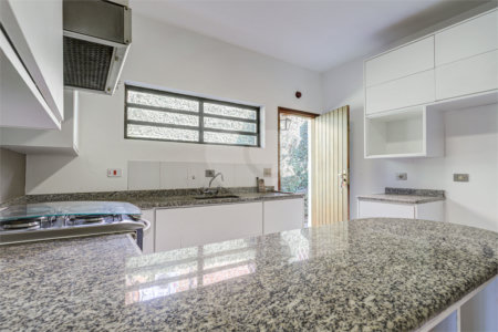 Casa Térrea à venda com 4 quartos, sendo 1 suíte, em Jardim Marajoara, São Paulo, SP