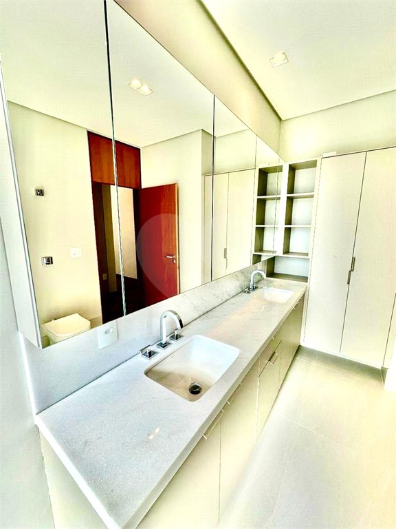 Casa à venda com 4 quartos, sendo 3 suítes, no condomínio Residencial Tivoli Park, Sorocaba - SP