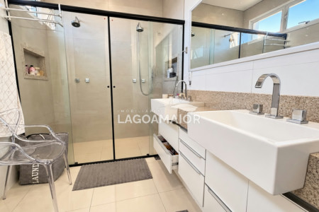 Casa à venda com 4 quartos, sendo 3 suítes, no condomínio Portal das Àguas, Três Lagoas - MS