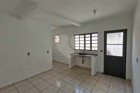 Sobrado à venda com 4 quartos, sendo 1 suíte, em Jardim Hubert, Indaiatuba, SP
