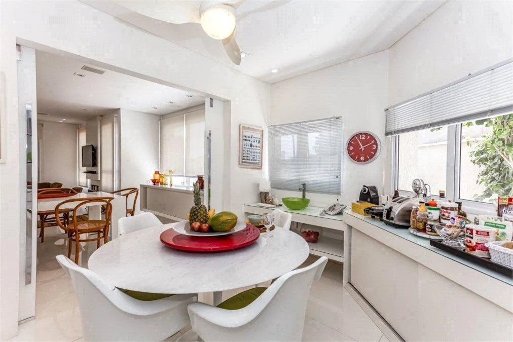 Casa à venda com 5 quartos, sendo 3 suítes, em Jardim Leonor, São Paulo, SP