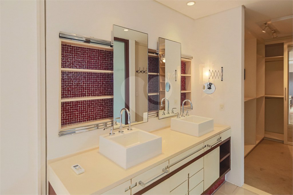 Casa em condomínio à venda com 4 quartos, sendo 2 suítes, em Alto da Boa Vista, São Paulo, SP
