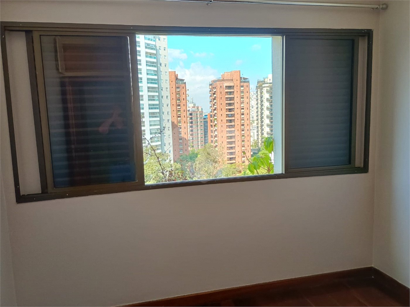 Apartamento à venda ou para alugar com 4 quartos, sendo 1 suíte,  em Vila Andrade, São Paulo, SP