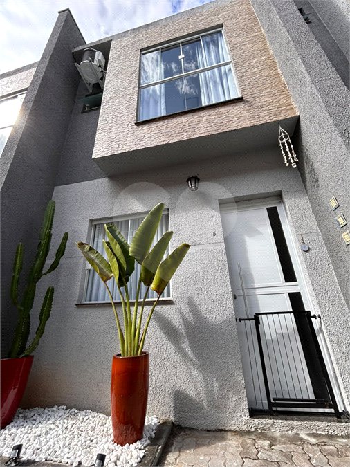 Casa à venda com 2 suítes no condomínio Solar dos Girassóis, Poá - SP