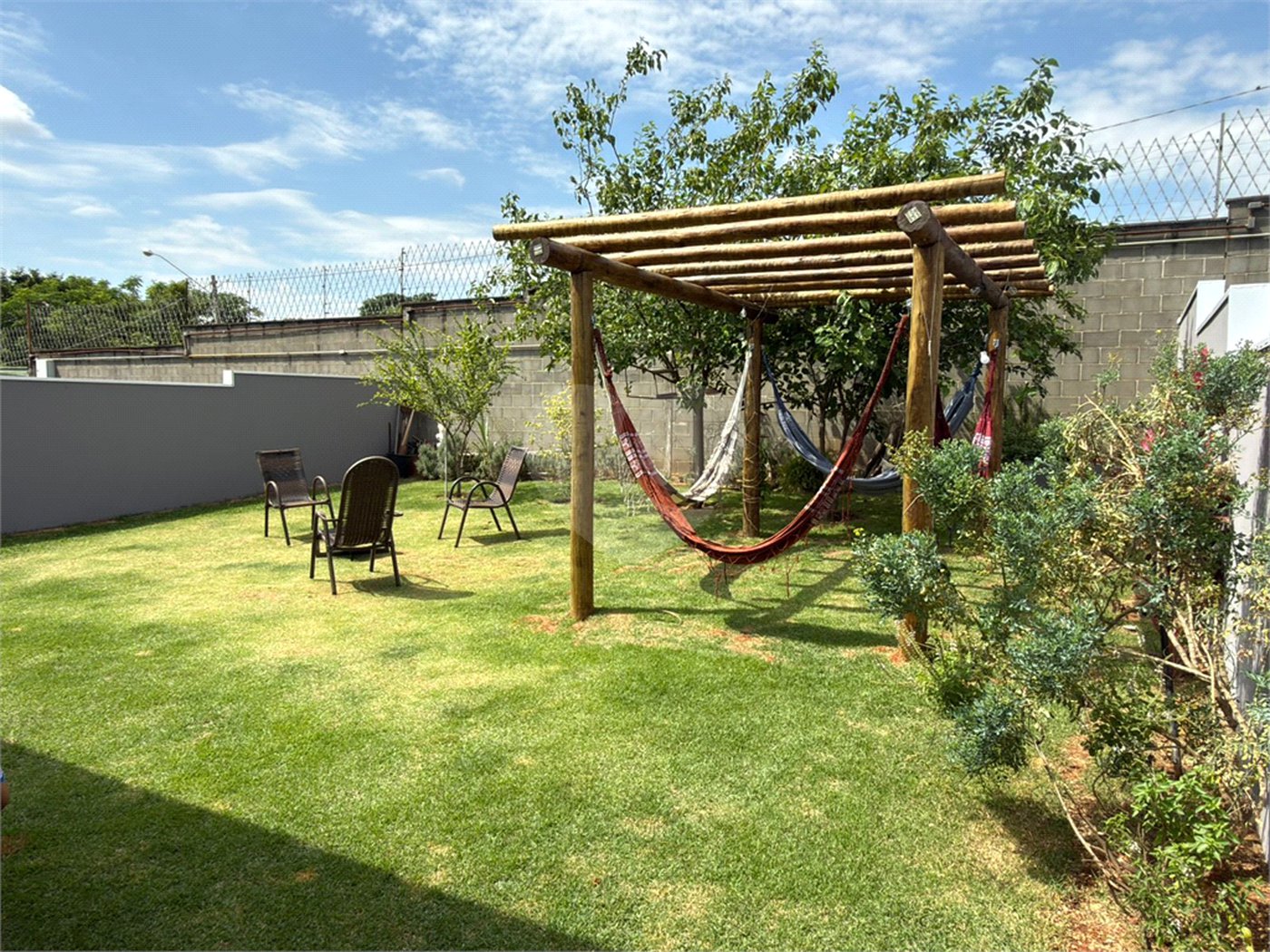 Casa à venda com 3 quartos, sendo 1 suíte,  no condomínio Reserva dos Vinhedos, Louveira - SP