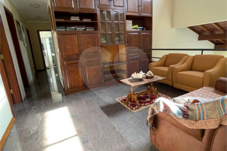 Casa à venda com 9 quartos, sendo 4 suítes, em Condomínio Flamboyant-b, Atibaia, SP